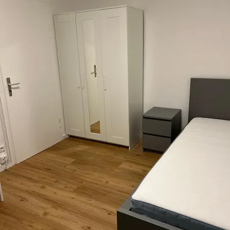In Stuttgart-zuffenhausen - Zum Wohlfuehlen 民宿 斯图加特